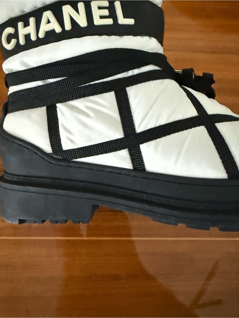 CHANEL White and Black Quilted Lace-Up Snow Boots - Picture 15 of 15